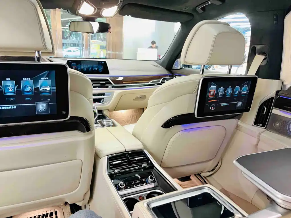 BMW 7 Series — миниатюра 9