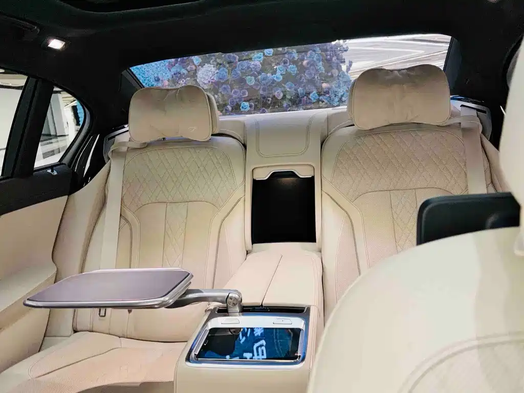 BMW 7 Series — миниатюра 16