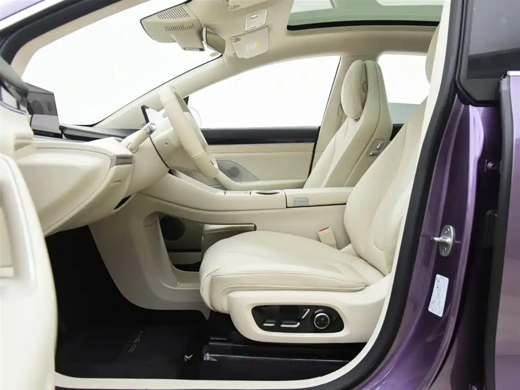 AITO WISDOM WORLD R7