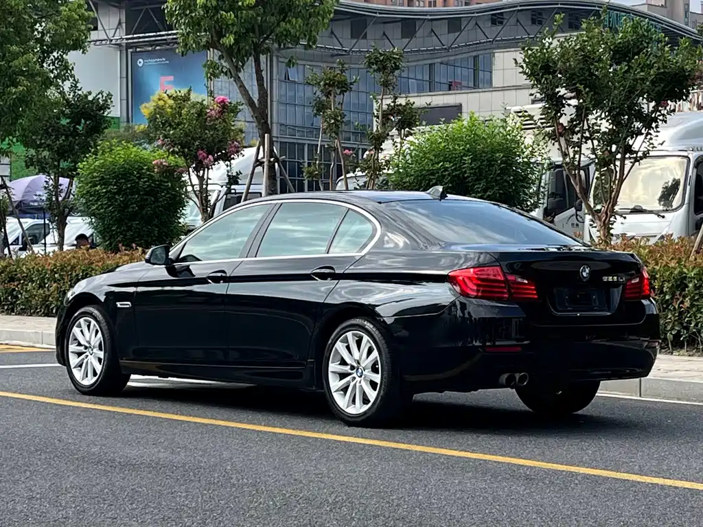 BMW 5 Series — миниатюра 4