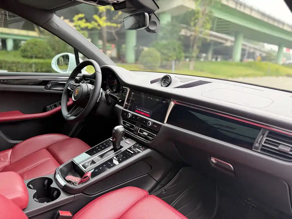 Porsche Macan — миниатюра 14
