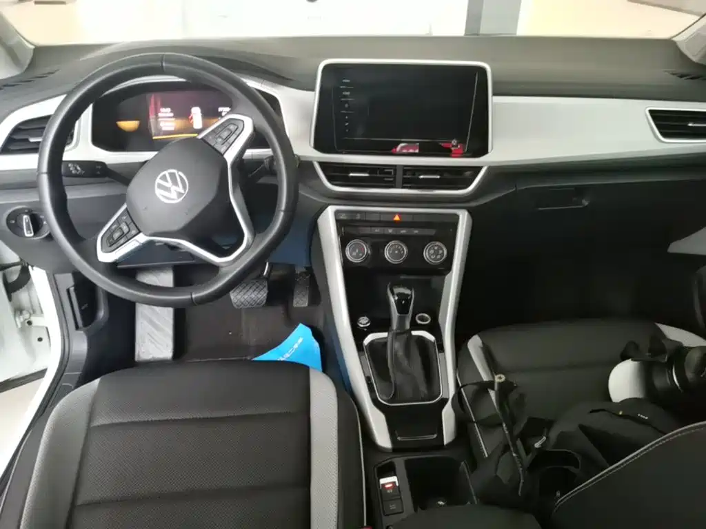 Volkswagen T-Roc — миниатюра 10