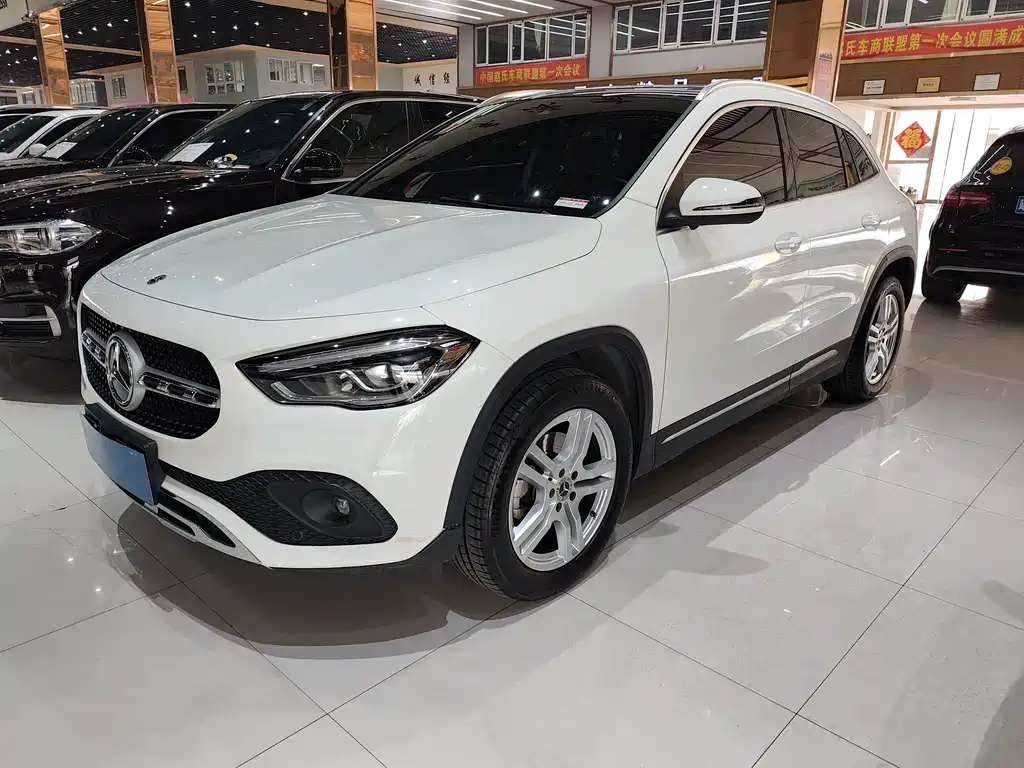MERCEDES-BENZ GLA