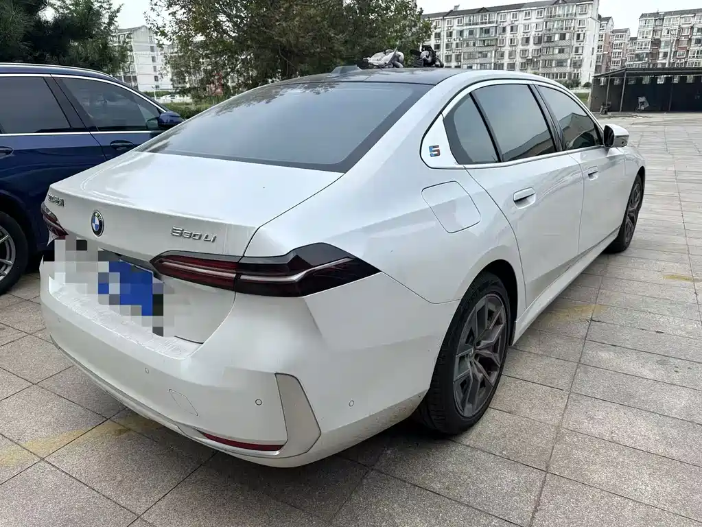 BMW 5 Series — миниатюра 7