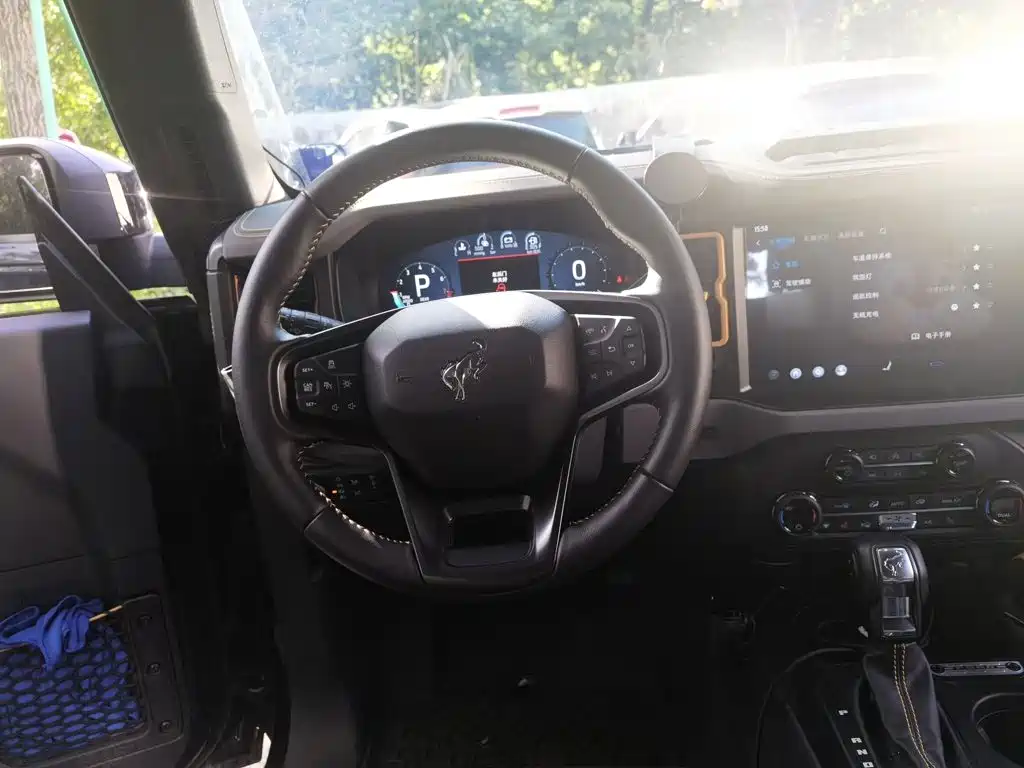 Ford Bronco — миниатюра 3