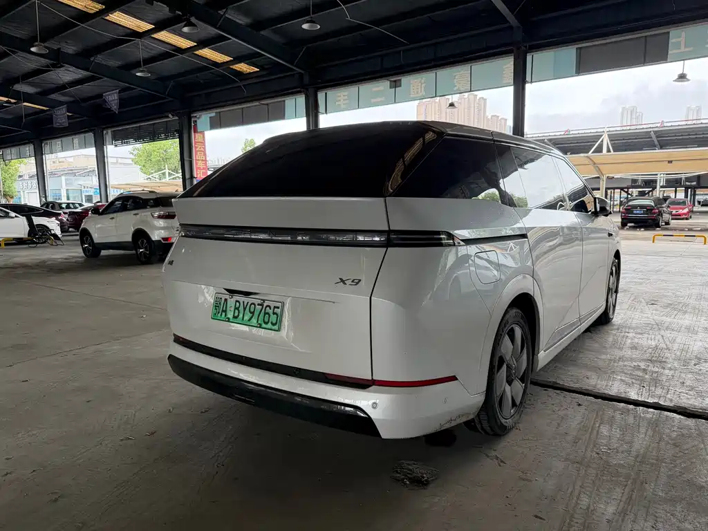 XPeng X9 — миниатюра 10