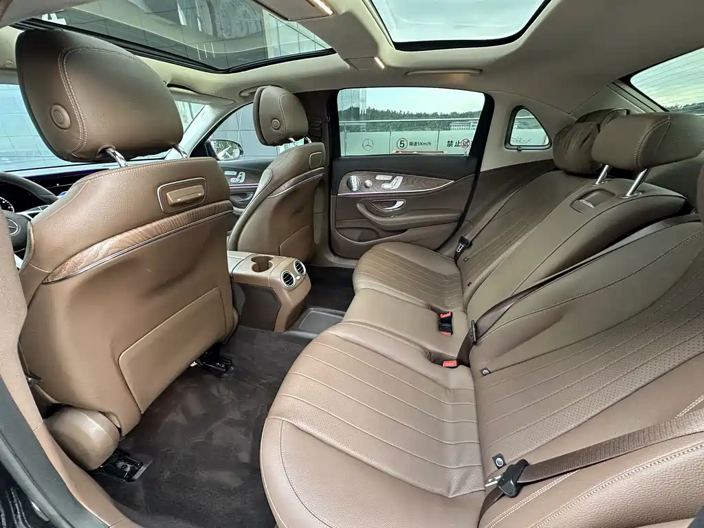 Mercedes-Benz E-Class — миниатюра 12