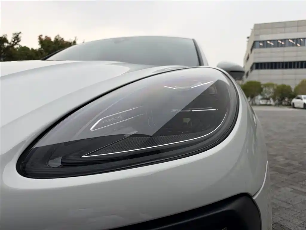 Porsche Macan — миниатюра 13