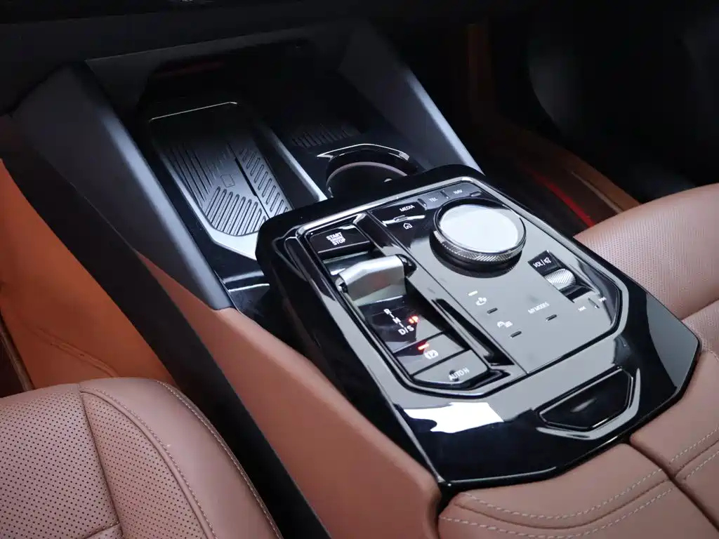 BMW 5 Series — миниатюра 12