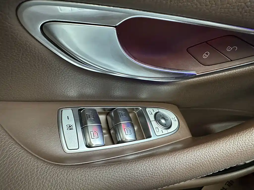 Mercedes-Benz E-Class — миниатюра 26