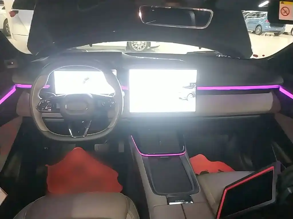 Lynk & Co 08 EM-P 2023 220km Halo