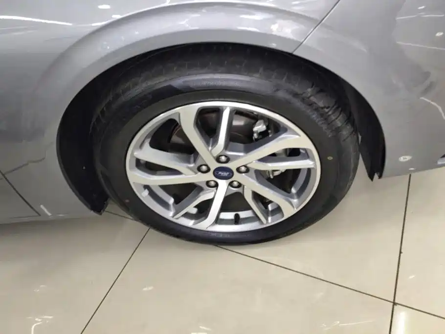 Ford Mondeo — миниатюра 6