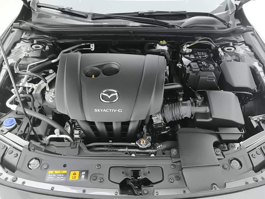 Mazda Mazda3 Axela 2.0 л 2024 г. Серебристо-серый, пробег 33600 км