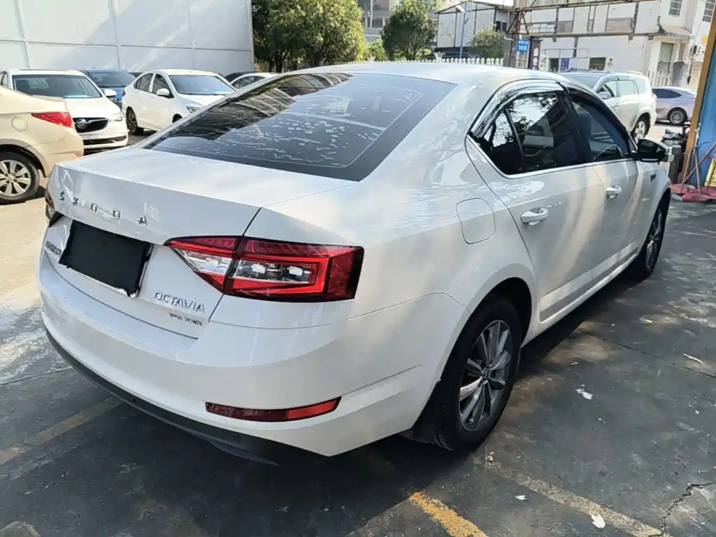 Skoda Octavia — миниатюра 7