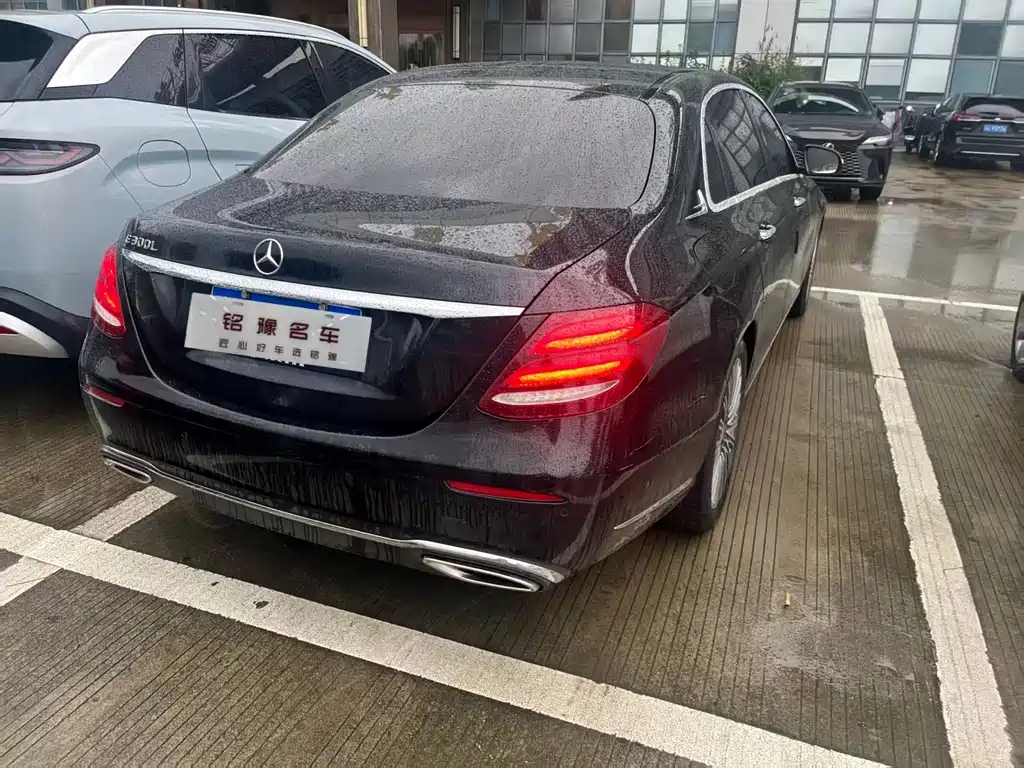 Mercedes-Benz E-Class — миниатюра 9