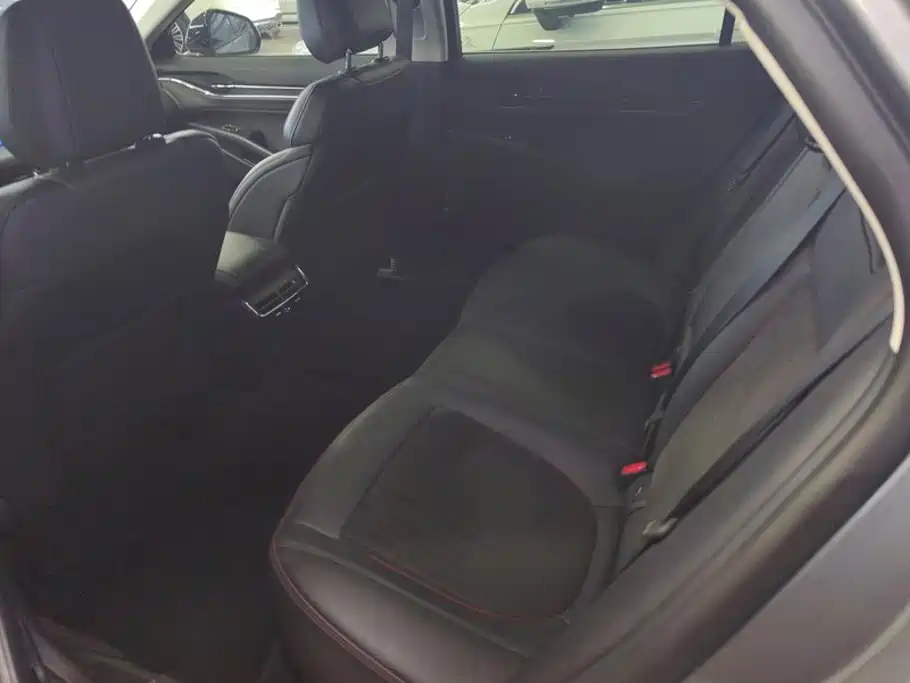 Ford Mondeo — миниатюра 11