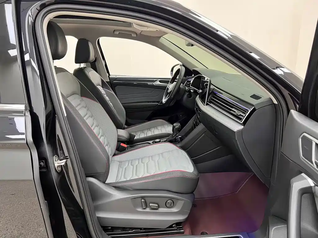 Volkswagen Tiguan L — миниатюра 29