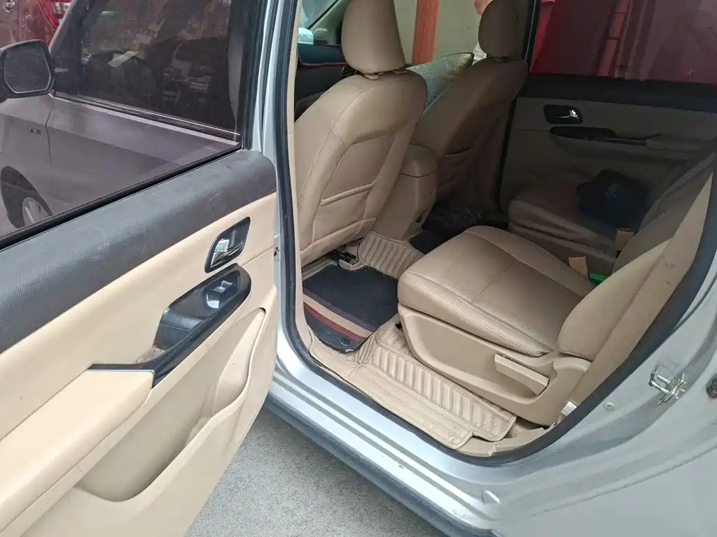 Wuling Hongguang — миниатюра 13