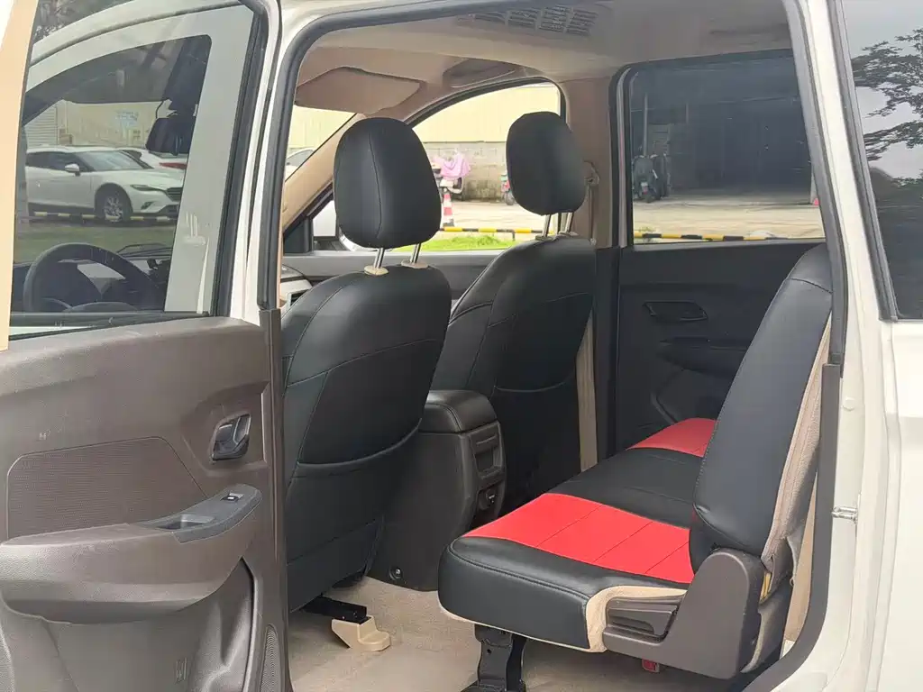 Wuling Hongguang — миниатюра 6