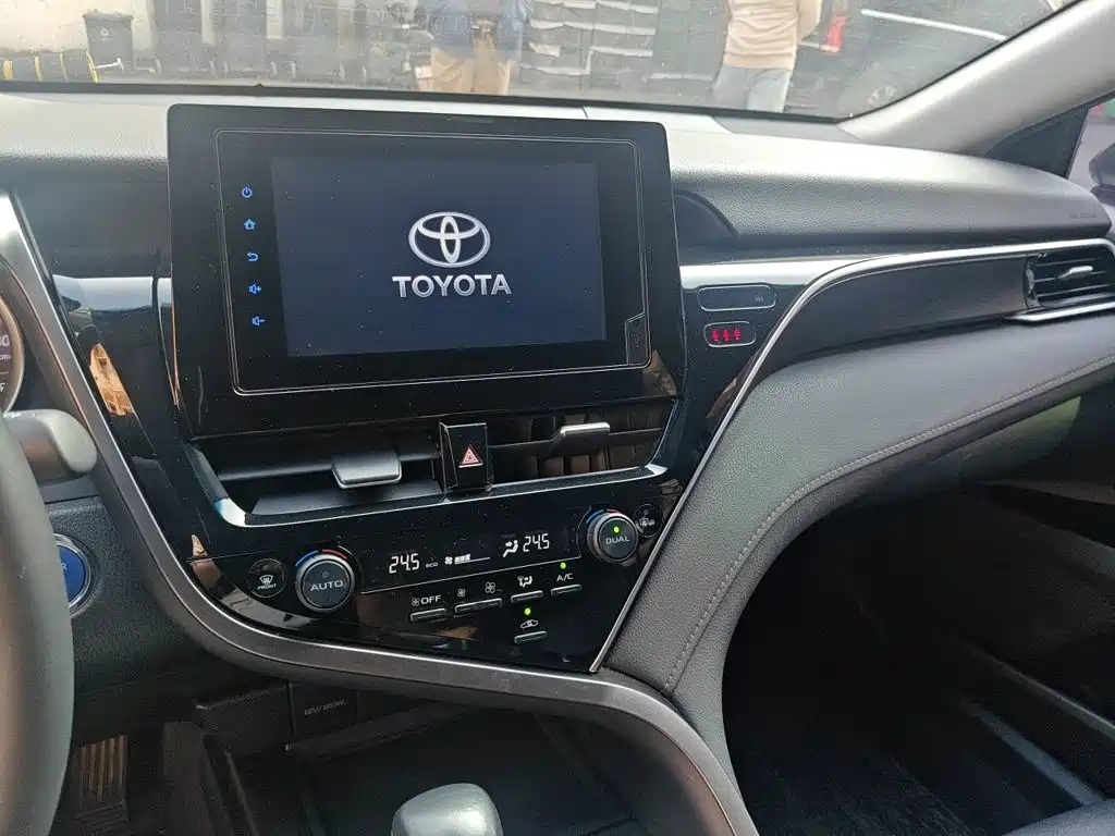 Toyota Camry — миниатюра 9