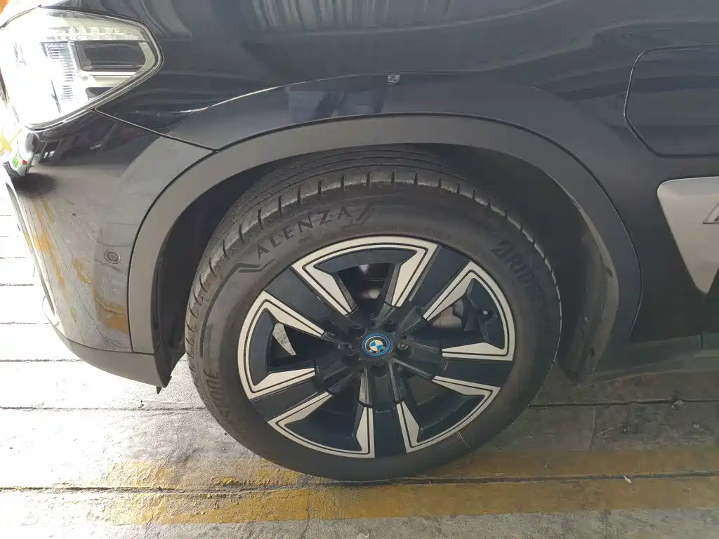 BMW iX3 — миниатюра 23