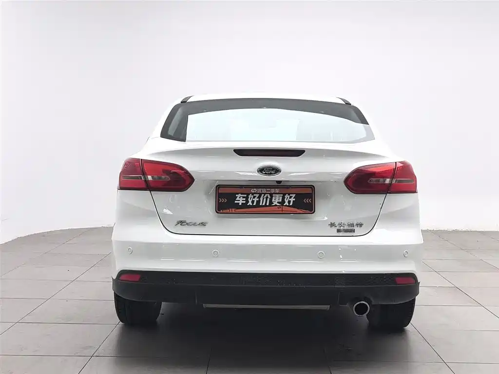 Ford Focus 2015 EcoBoost 180 AT Elite