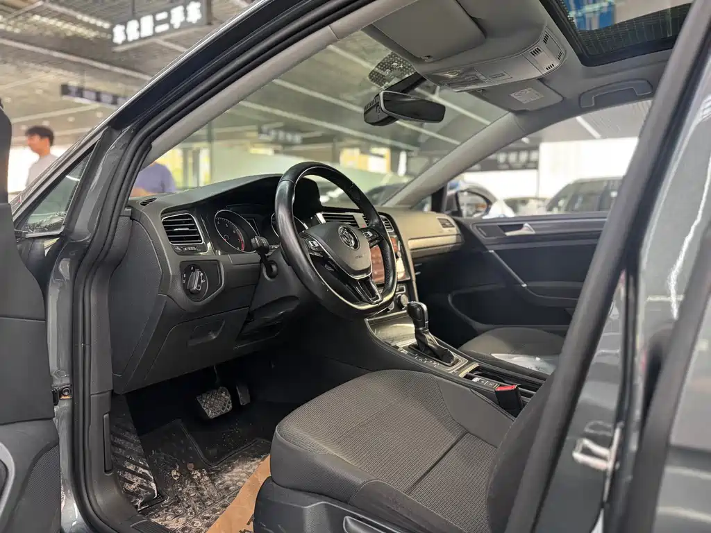 Volkswagen Golf 2019 1.8TSI