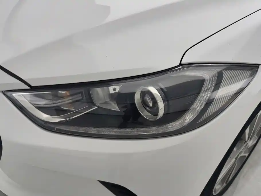 Hyundai Elantra — миниатюра 5