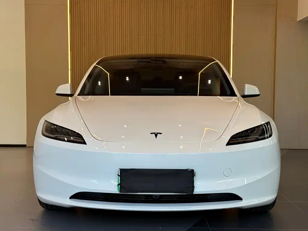 Tesla Model 3 — миниатюра 2