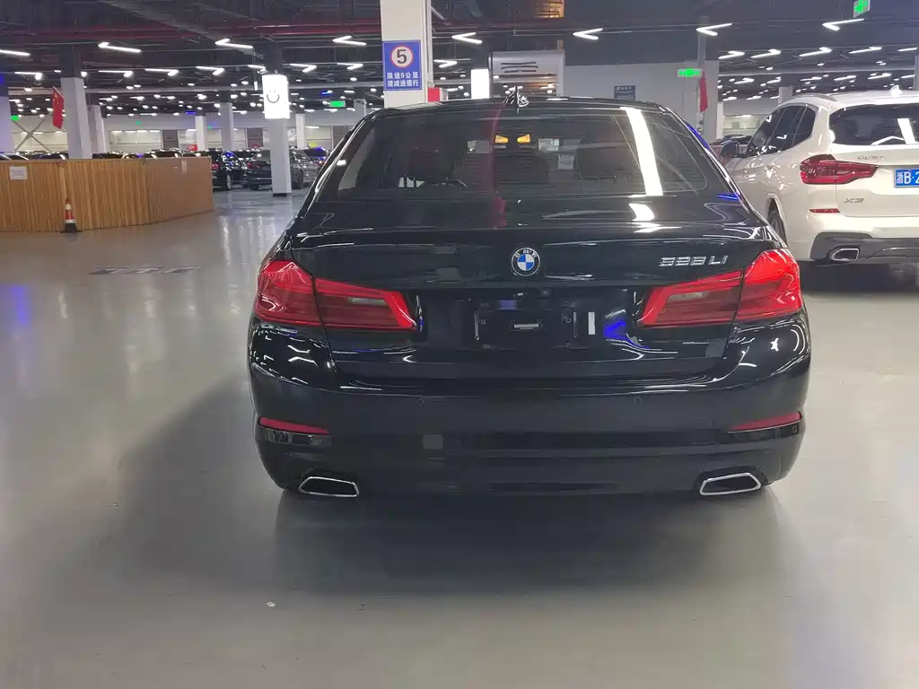 BMW 5 Series — миниатюра 14