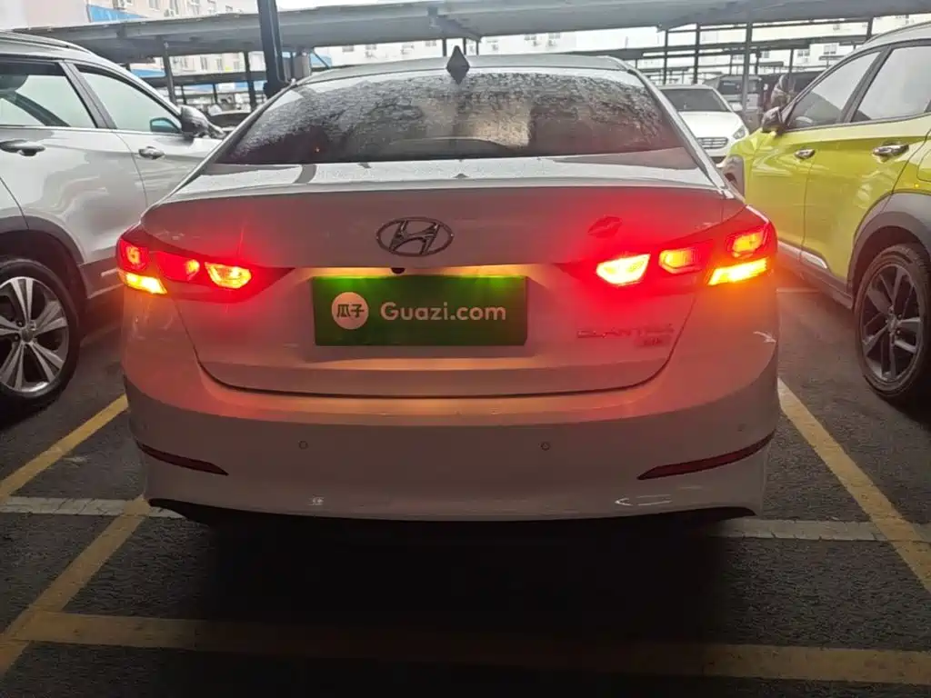 Hyundai Elantra — миниатюра 6
