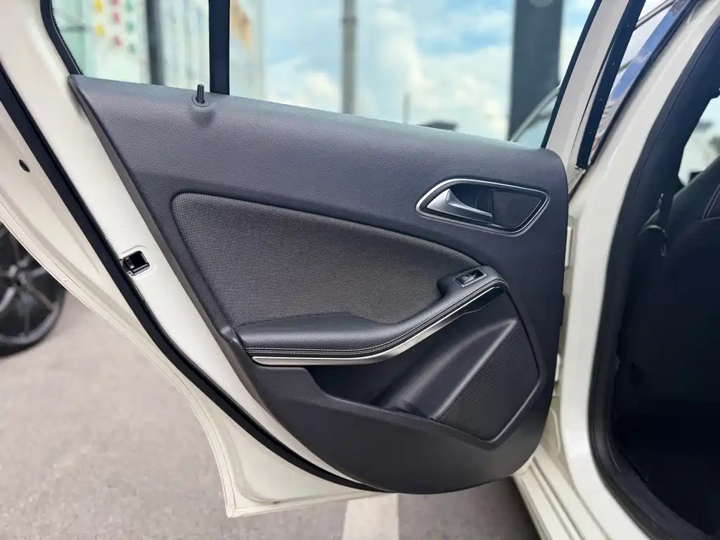 Mercedes-Benz A-Class (Import) — миниатюра 14