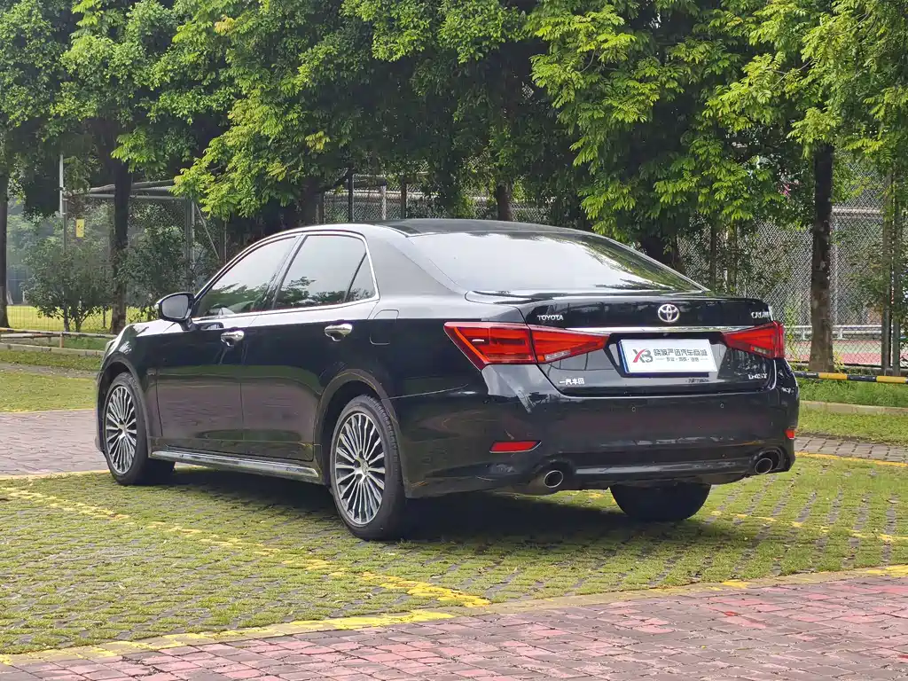 Toyota Crown — миниатюра 7