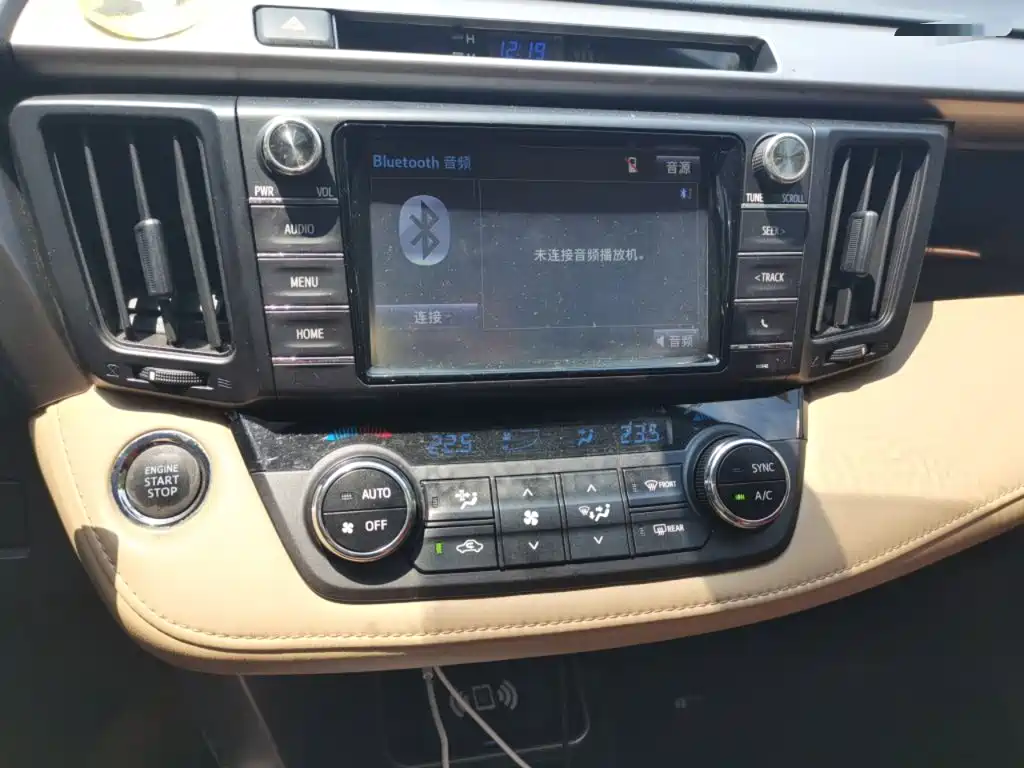 Toyota RAV4 — миниатюра 9