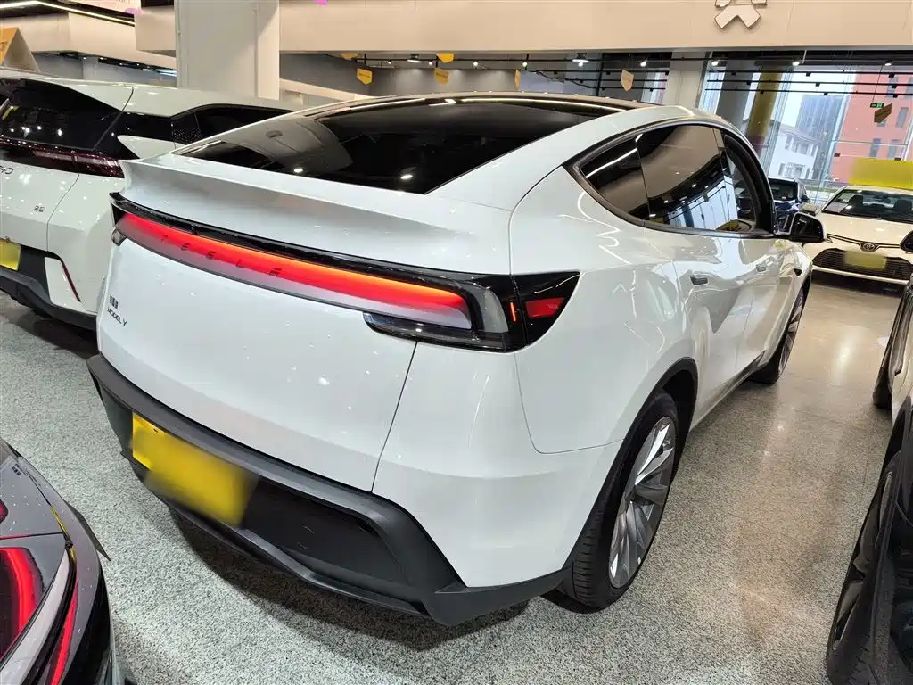 Tesla Model Y - фото 5