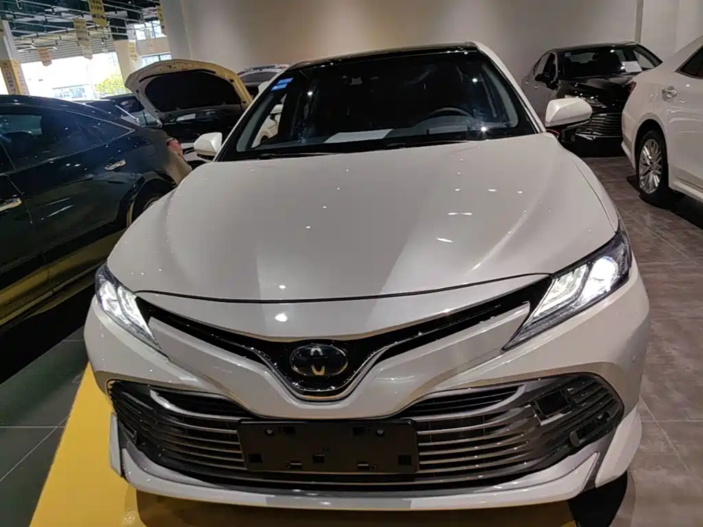Toyota Camry — миниатюра 3