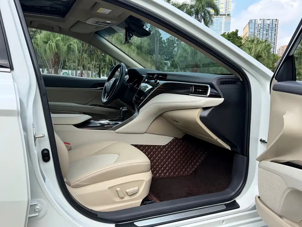 Toyota Camry — миниатюра 10
