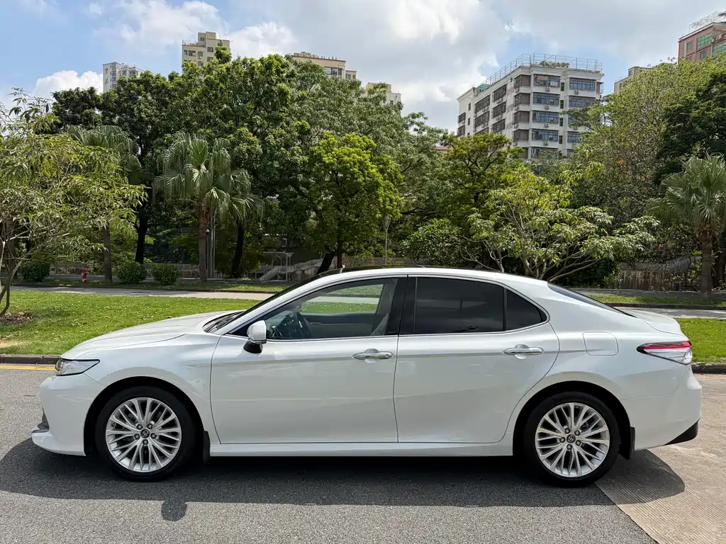 Toyota Camry — миниатюра 7