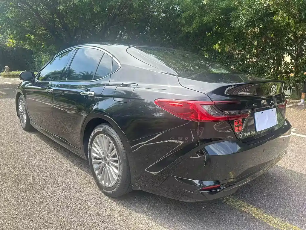 Toyota Camry — миниатюра 4