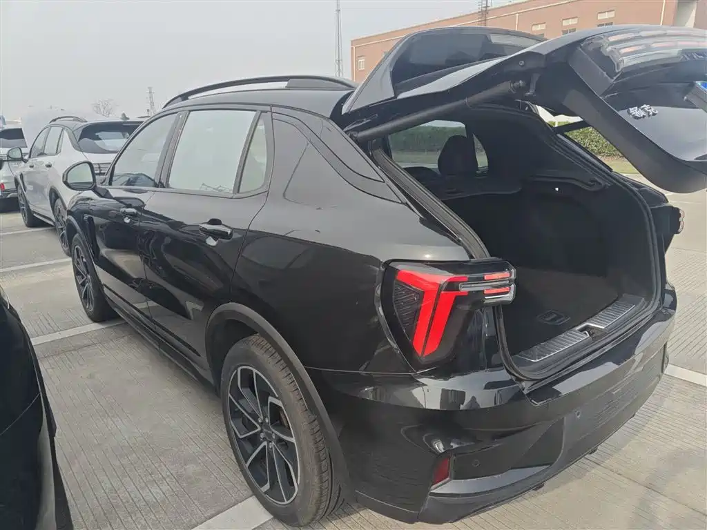 Lynk & Co 01 - фото 23