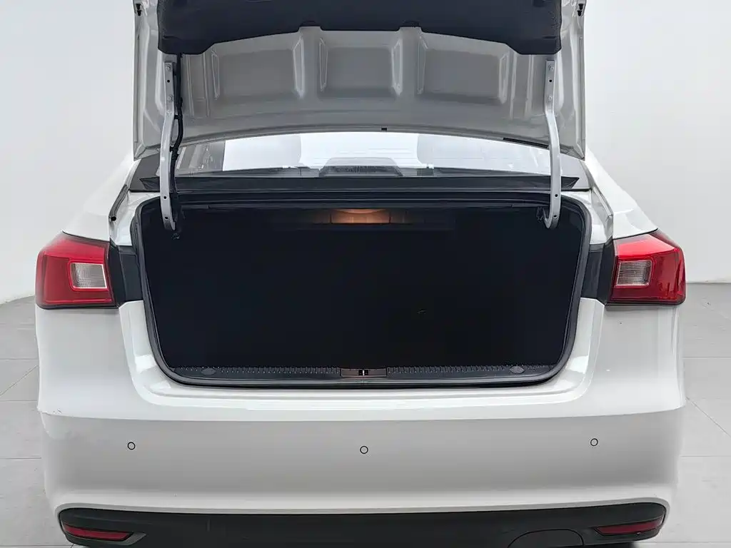 Roewe 360 — миниатюра 10