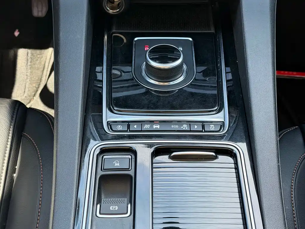 Jaguar F-PACE — миниатюра 14