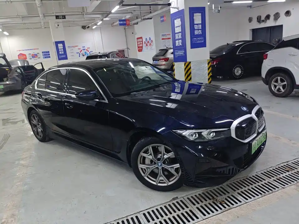 BMW i3 2022 eDrive 35 L