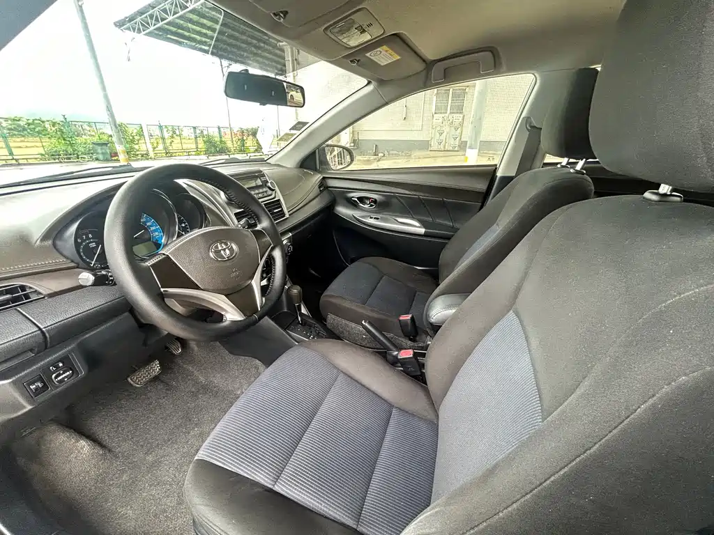 Toyota Yaris L — миниатюра 9