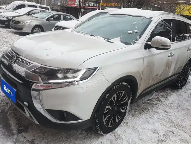 MITSUBISHI OUTLANDER