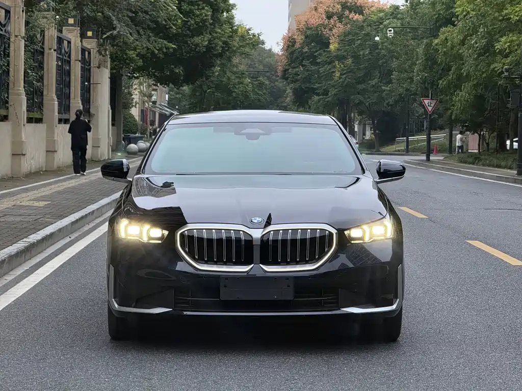 BMW 5 Series — миниатюра 2