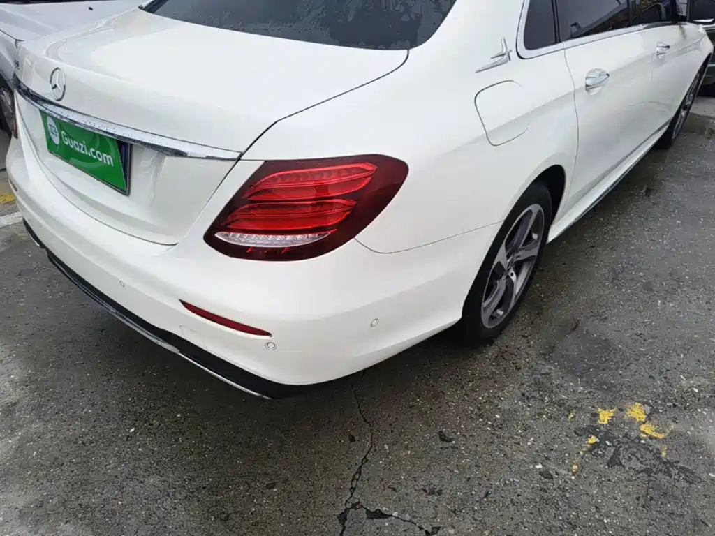Mercedes-Benz E-Class — миниатюра 8