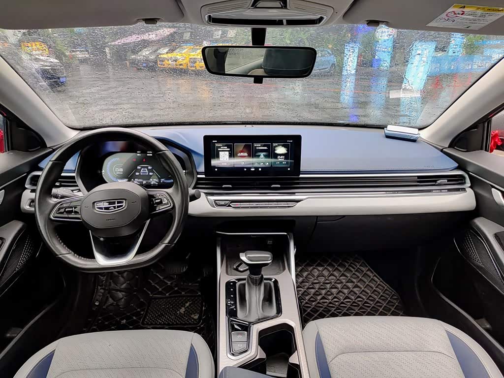 Geely Emgrand 1.5 л 2021 г. Серебристо-серый, пробег 48000 км