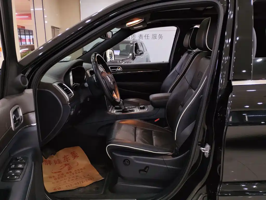 Jeep Grand Cherokee (Import) — миниатюра 8