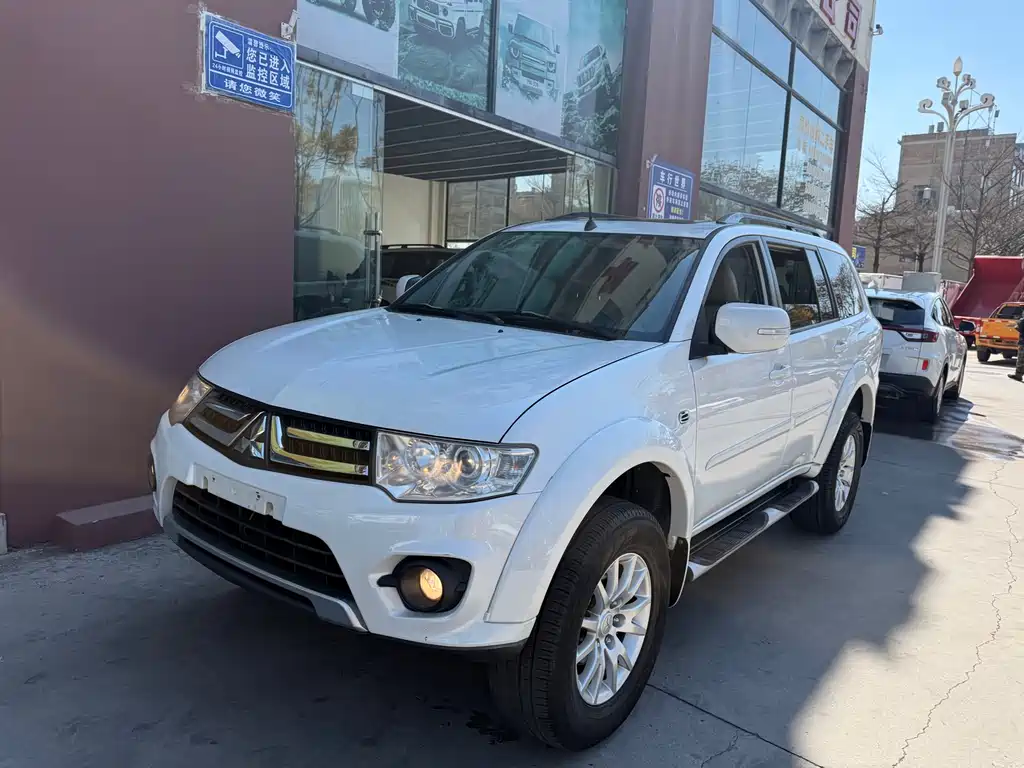 Mitsubishi Pajero Sport 2016